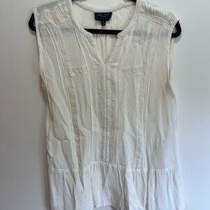 Romeo & Juliet Couture White Sleeveless Blouse